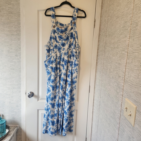 Blakeley Designs Floral Blue and White Jumpsuit Size 2XL BNWT - Picture 1 of 4